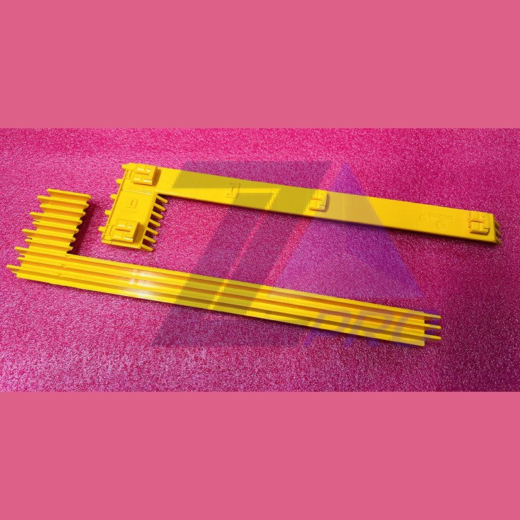 Демаркационная линия ступени L=373,5mm боковая левая 506264003 Schindler Latres SJEC